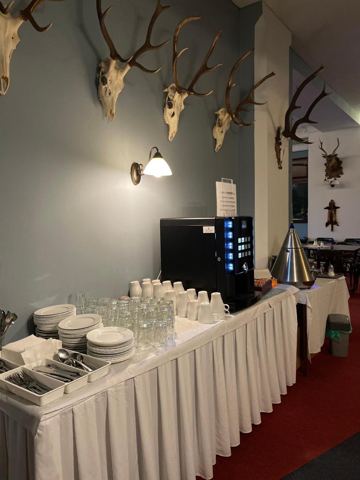 Hotel Cerny Orel Zatec מראה חיצוני תמונה