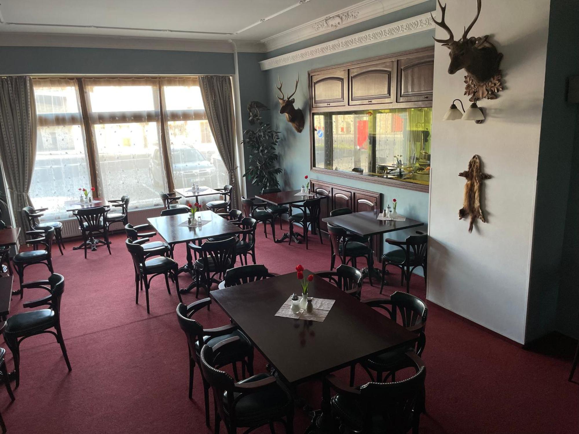 Hotel Cerny Orel Zatec מראה חיצוני תמונה