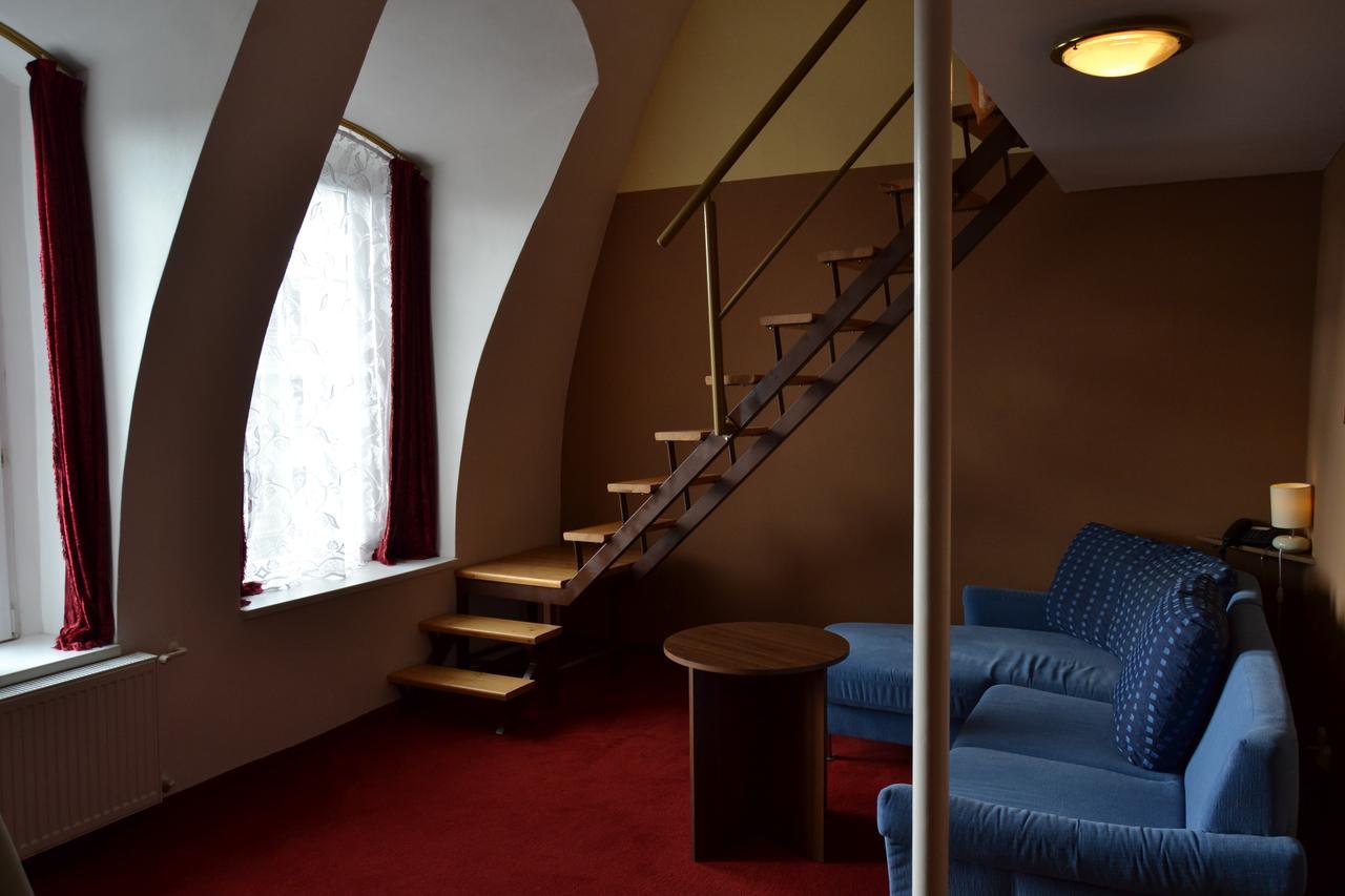 Hotel Cerny Orel Zatec מראה חיצוני תמונה
